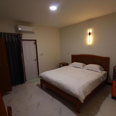 Bk Hotel Mae Sariang Bagian luar foto
