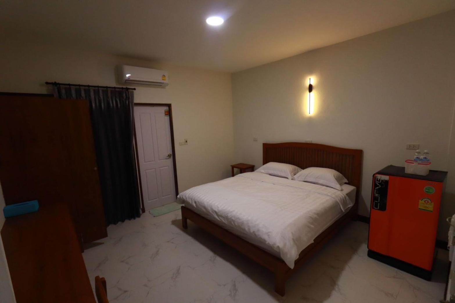 Bk Hotel Mae Sariang Bagian luar foto