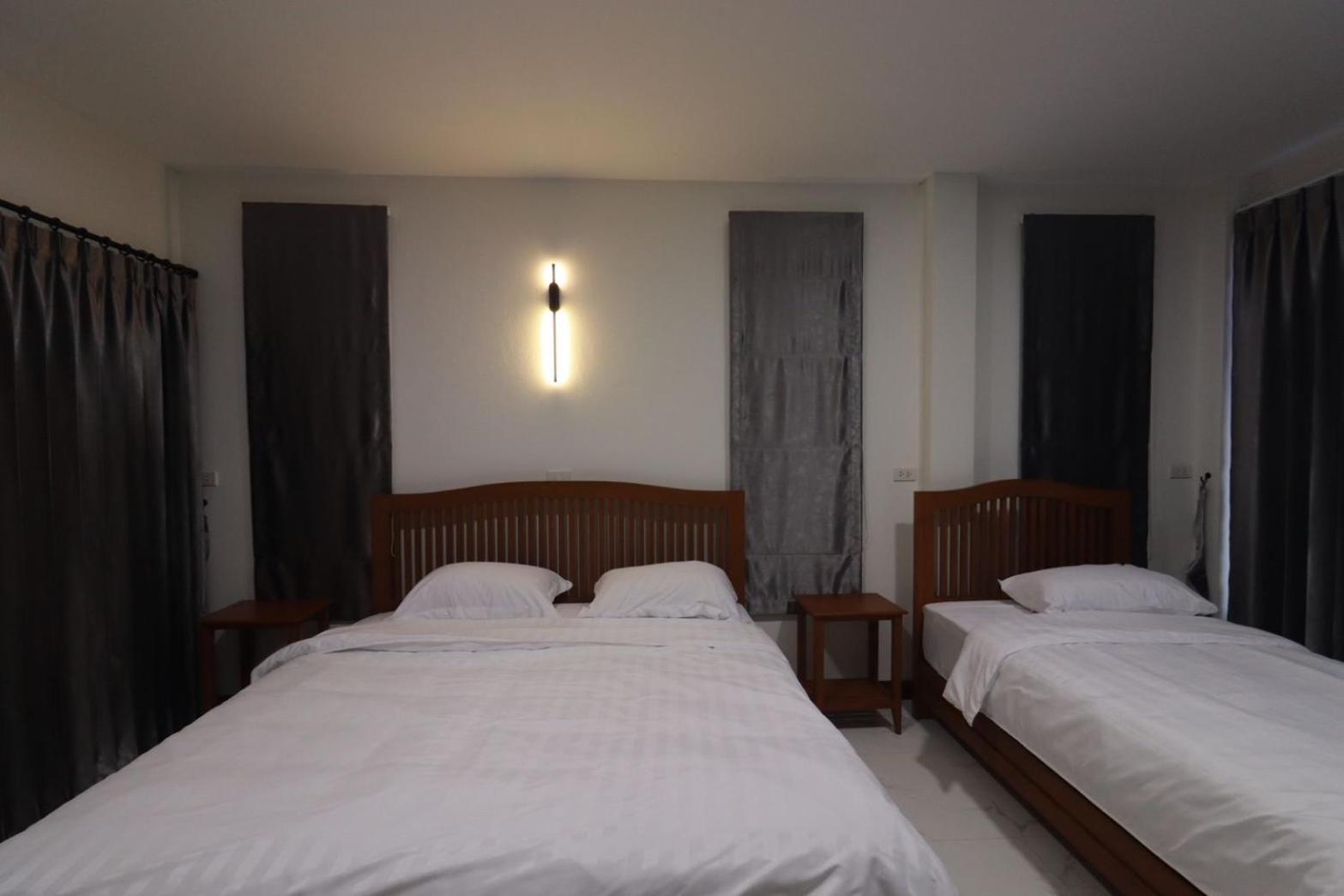 Bk Hotel Mae Sariang Bagian luar foto