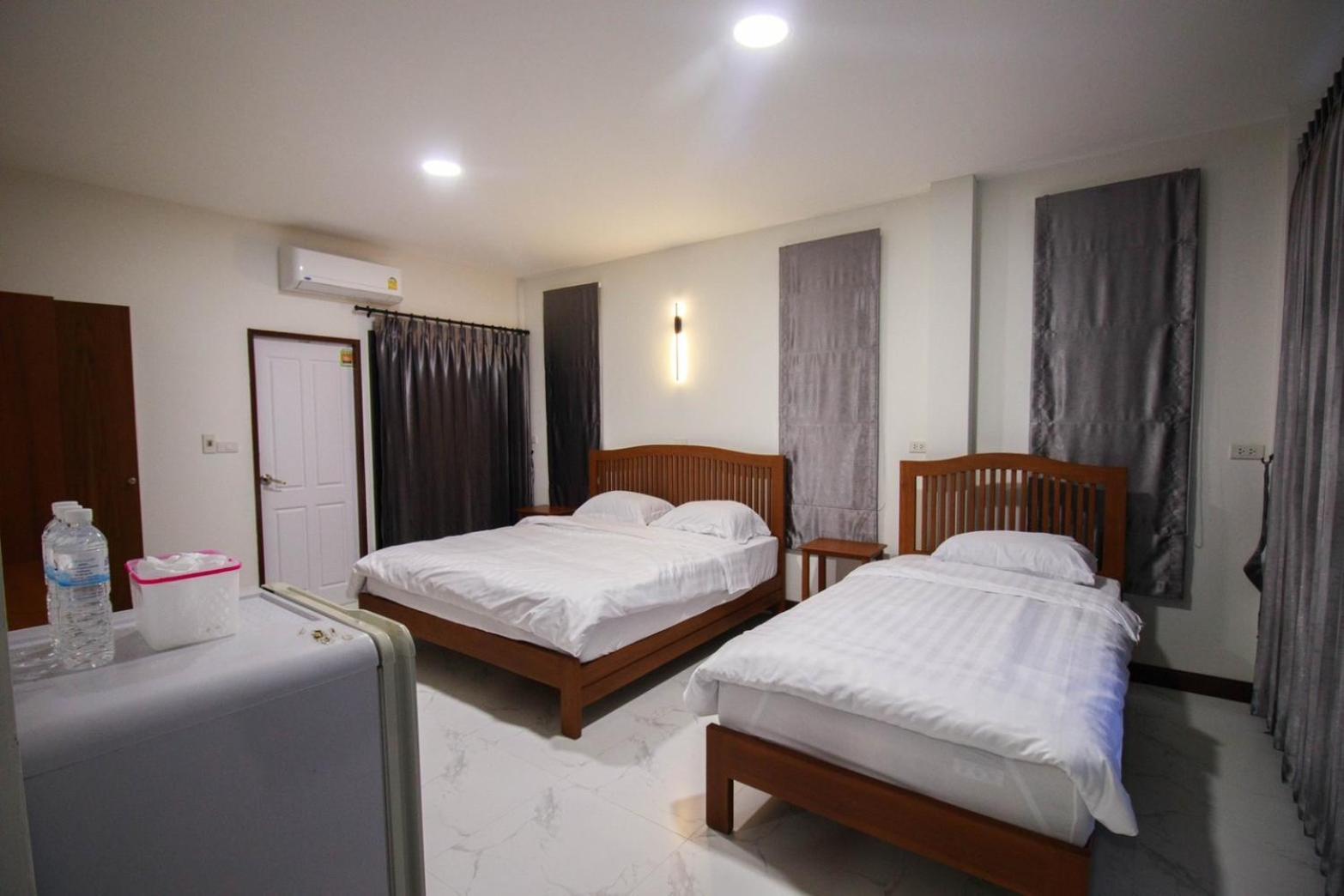 Bk Hotel Mae Sariang Bagian luar foto