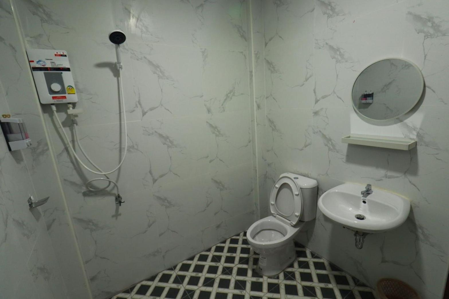 Bk Hotel Mae Sariang Bagian luar foto