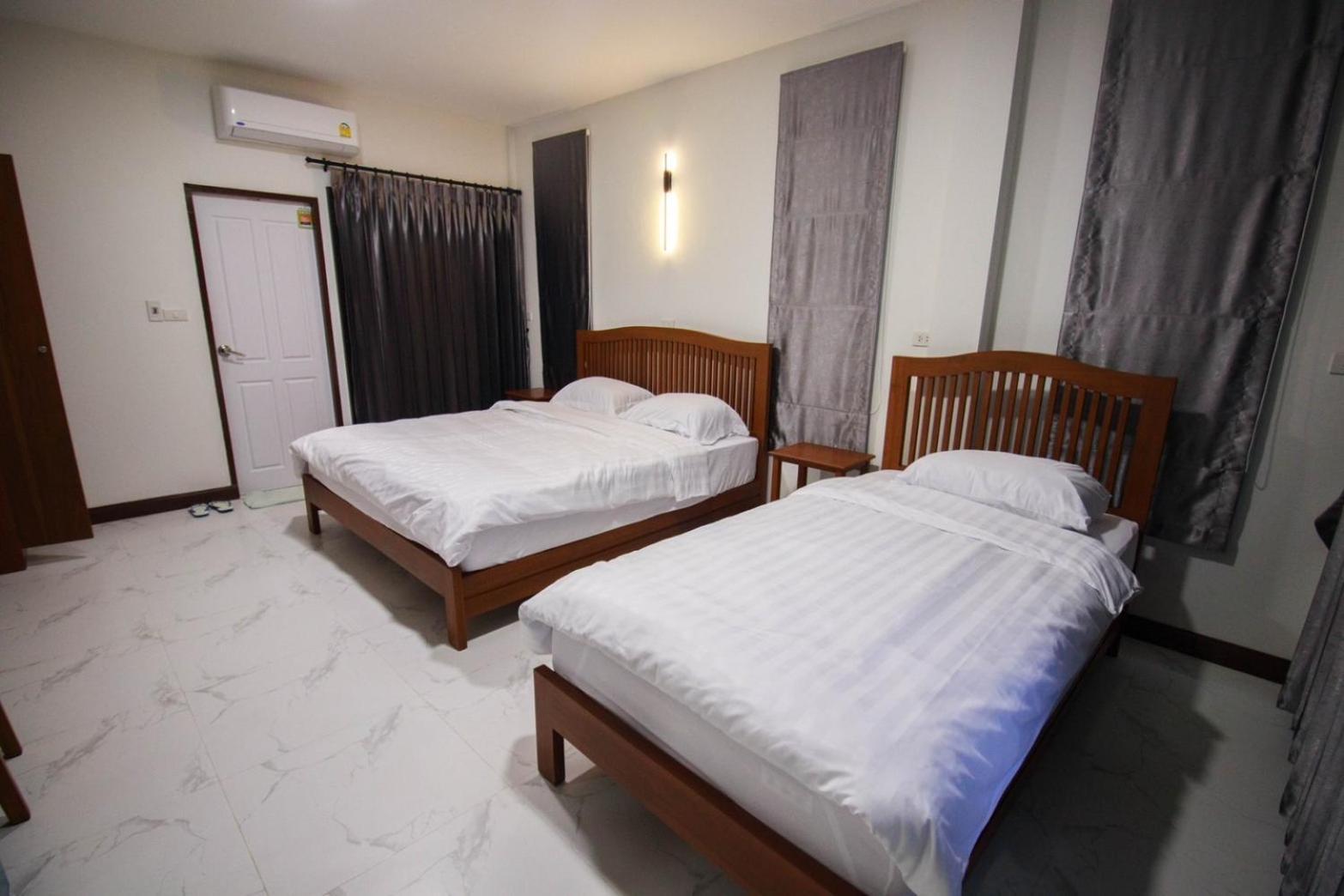 Bk Hotel Mae Sariang Bagian luar foto