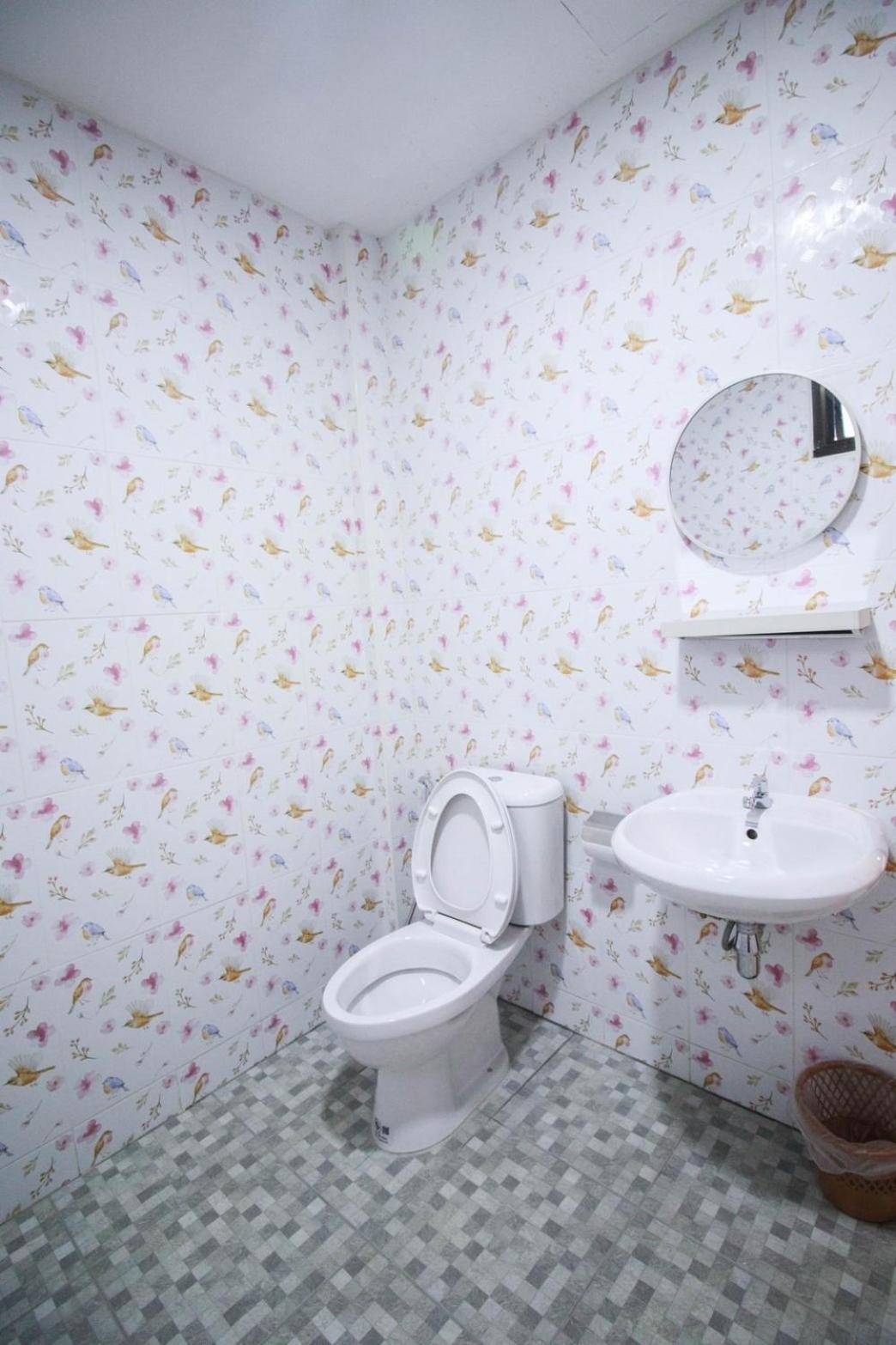 Bk Hotel Mae Sariang Bagian luar foto