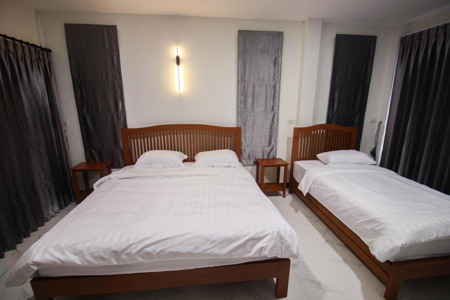 Bk Hotel Mae Sariang Bagian luar foto